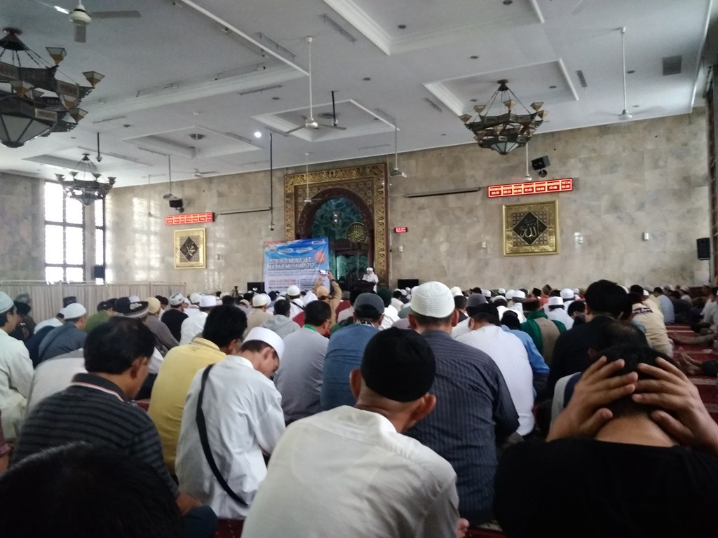 Jamaah Penuhi Masjid Agung Sunda Kelapa Ikuti Dzikir dan Munajat Akbar Mujahid 212